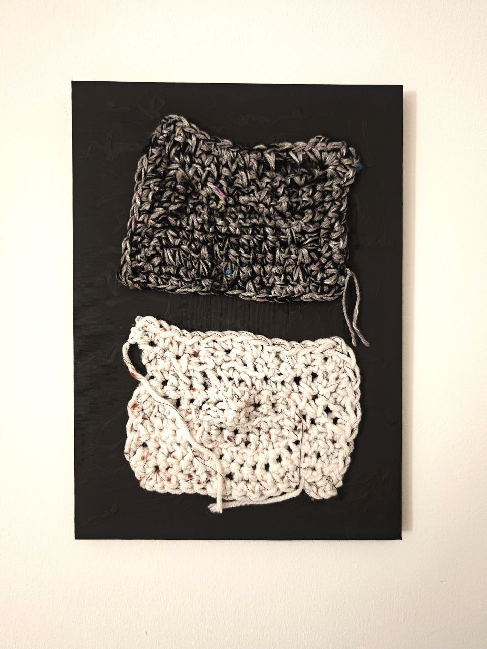 Ross.Wool · «Stasi» — Doppia forma in cotone su tela nera, 2026